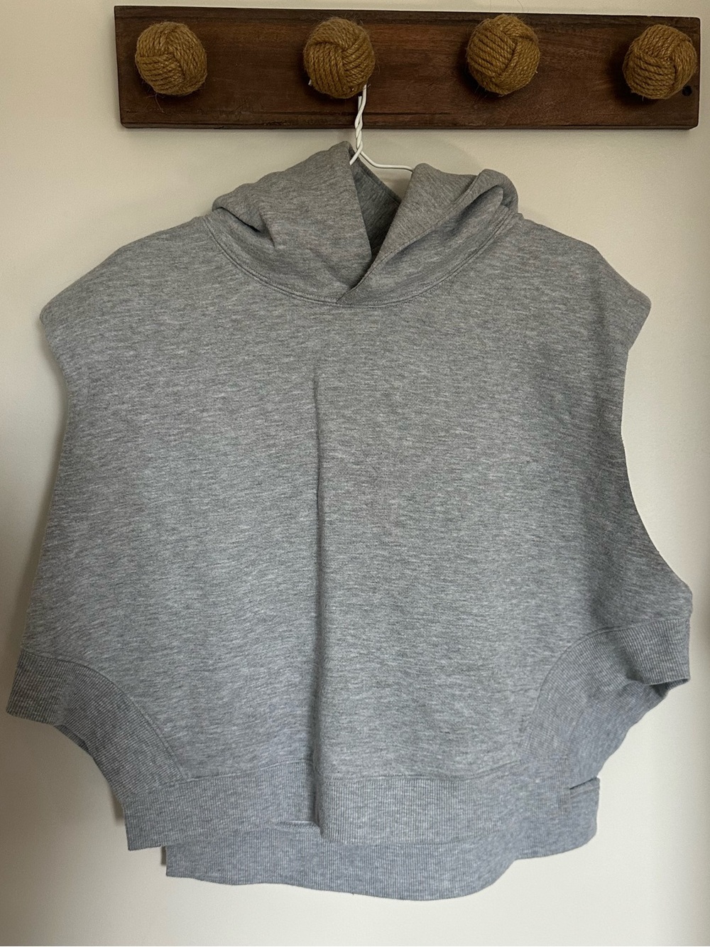 ALO Yoga Gray Sleeveless Hooded Pullover medium
